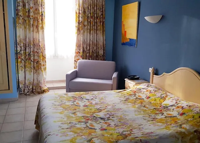 Les Palmiers Готель 3*